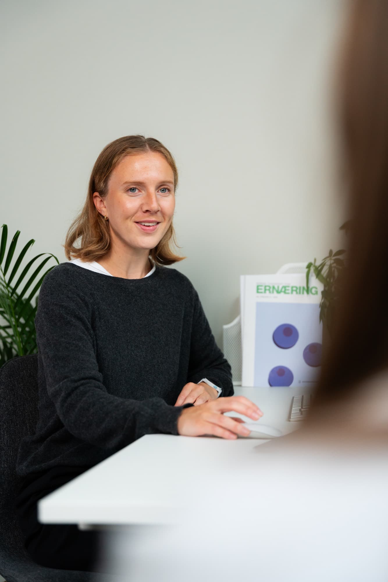 Klinisk ernæringsfysiolog i samtale med en klient på ERNÆRE-klinikken i Bergen